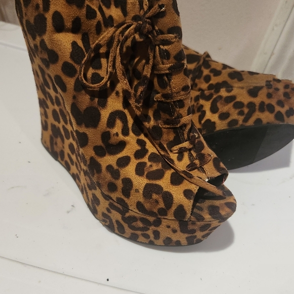 Shoes - Picture 2 of 4
